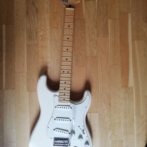 Fender Stratocaster Polar White