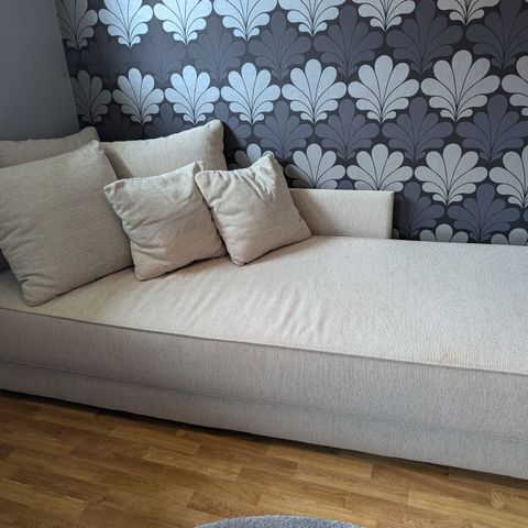 Pent brukt beige sovesofa