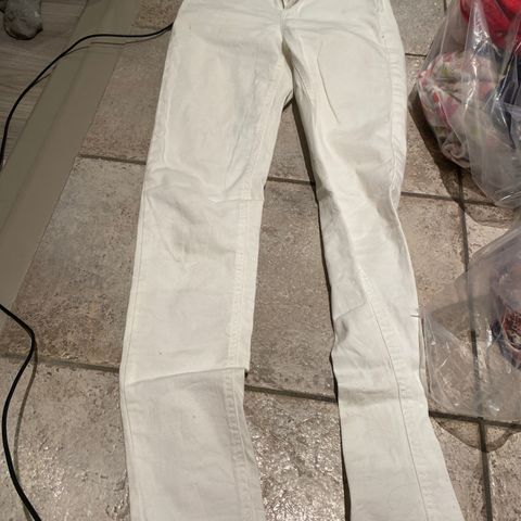 Hvite jeans