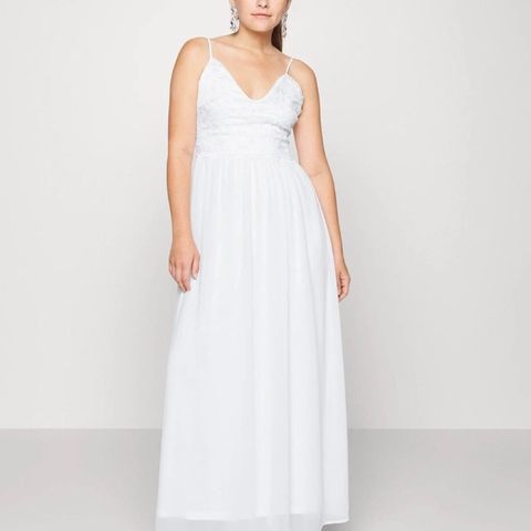 Hvit kjole med blonder