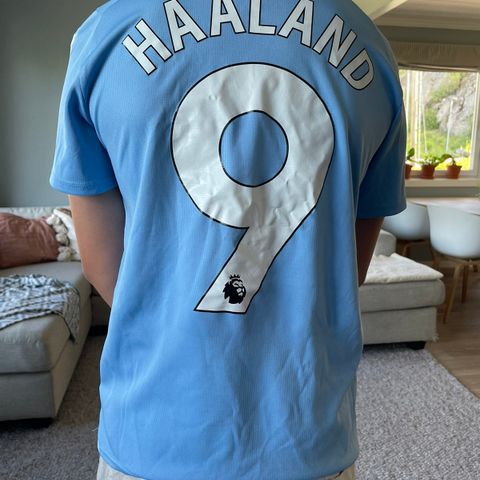 Kul Manchester city t-skjorte med Haaland på ryggen