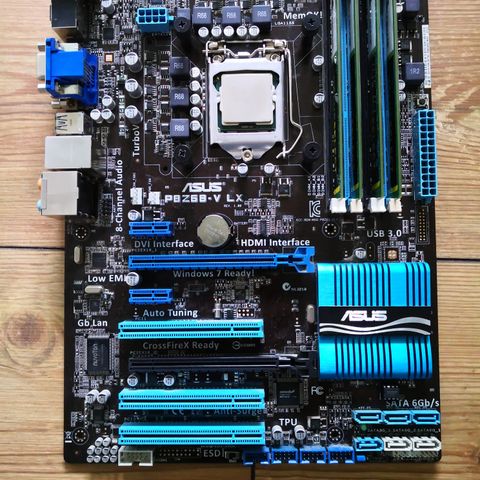 Asus P8z68-V LX hovedkort pakke med i5 2500K, 8gb RAM og Corsair vannkjøling