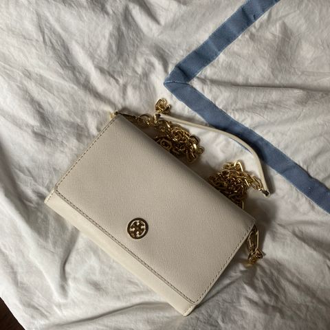 Tory Burch wallet on chain