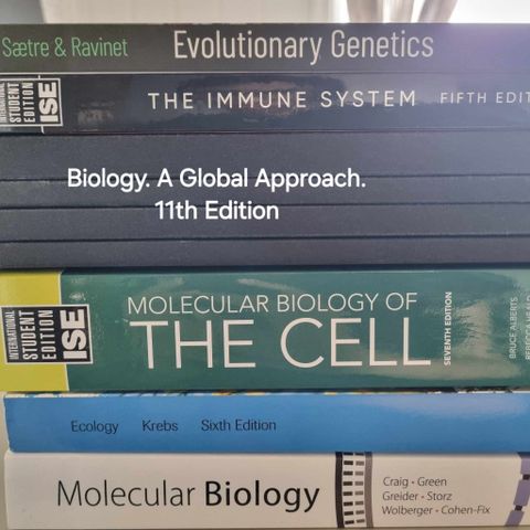 Diverse bøker i biovitenskap