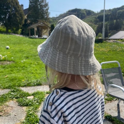 Solhatt, 45-50 (9-24m)