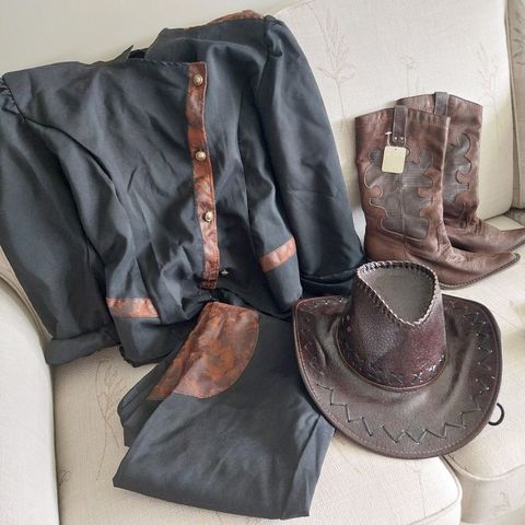 Cowboy Boots ,hatt og antrekk