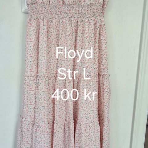 Nydelig,fotsid kjole fra Floyd