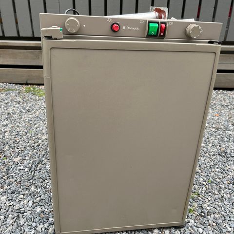 Dometic C401/10 kjøleskap 220V / 12V / Gass