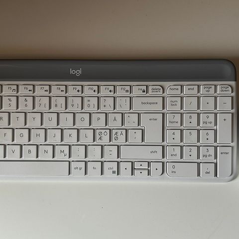 Logitech tastatur og mus