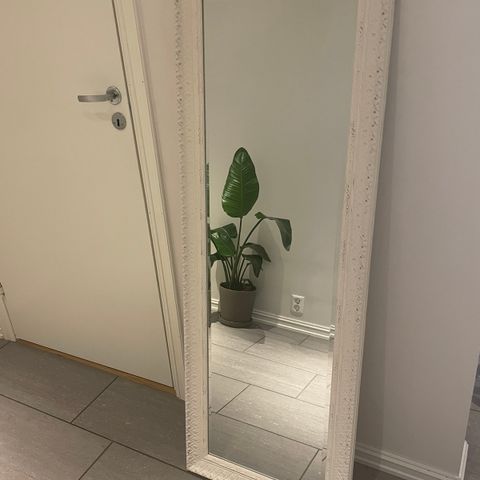 Pent hvitt speil