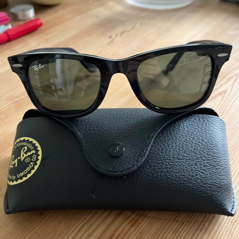 KLASSISKE RAY-BAN WAYFARER SOLBRILLER