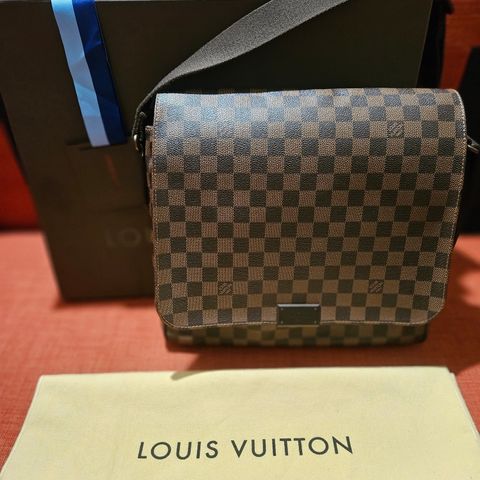 Louis Vuitton Messenger Bag