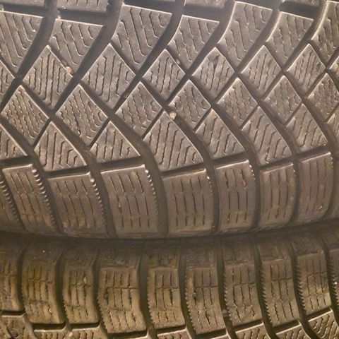 215/65R17 Pirelli vinterdekk 2stk