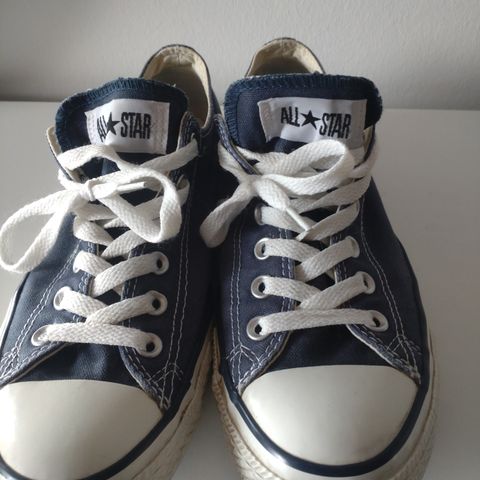 Converse All Star, lave blå, str 40 (7 UK). Unisex.