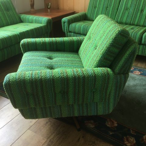 Vintage sofagruppe i grønt bouclestoff fra tidlig 70-tall