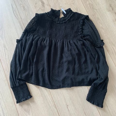 Bluse fra Zara og Other stories 50 kr tilsammen