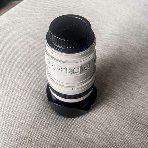 Canon EF 28-300/3.5-5.6 L IS USM Linse + Canon 5D II (Se foto tatt med linse)