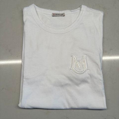 Moncler t - skjorte hvit i størrelse Small / S