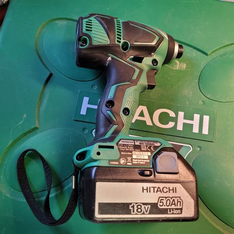 Hitachi Bormaskiner, Sirkel sag med Batteri, lader og koffert.