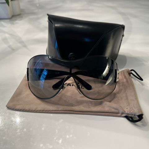 Chanel visor vintage