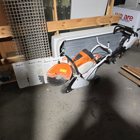 Stihl TS800 Betongsag / Asfaltsag med føringsvogn. Medfølger 3 stk nye blader.