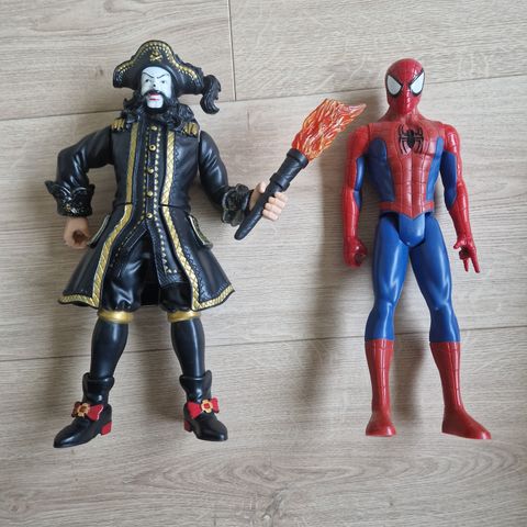 Kaptein sabeltann og spidermann figur