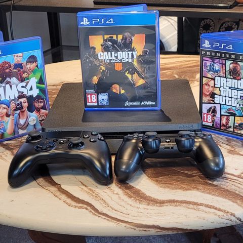 Lite brukt PS4 slim