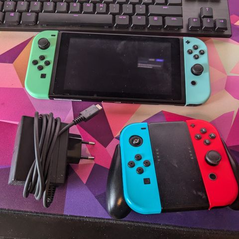 Nintendo Switch med dock og case