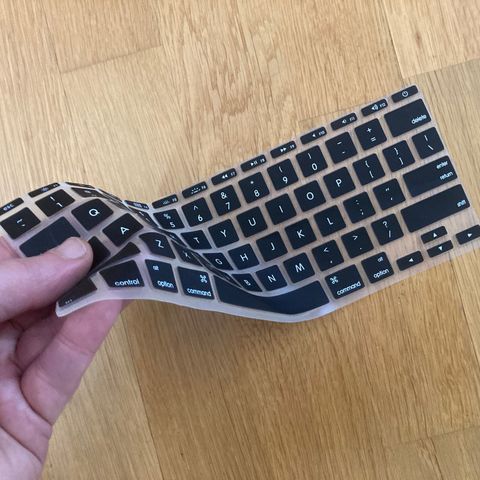 Apple silikonoverlegg for MacBook selges for kun kr. 50,-