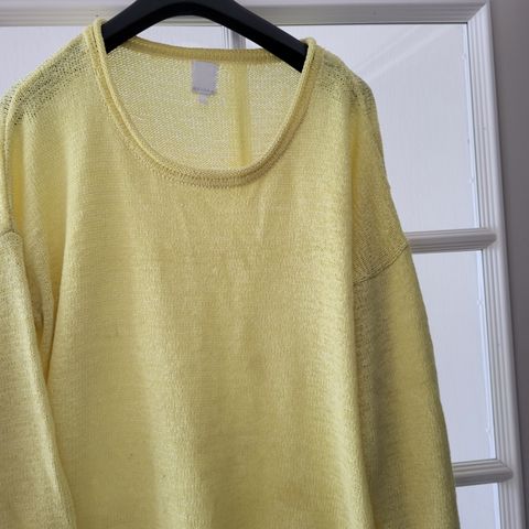 Fin gul genser fra Anne Moone str L  kr 390