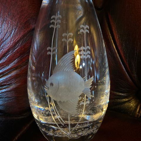 Tung glass vase med maritimt motiv