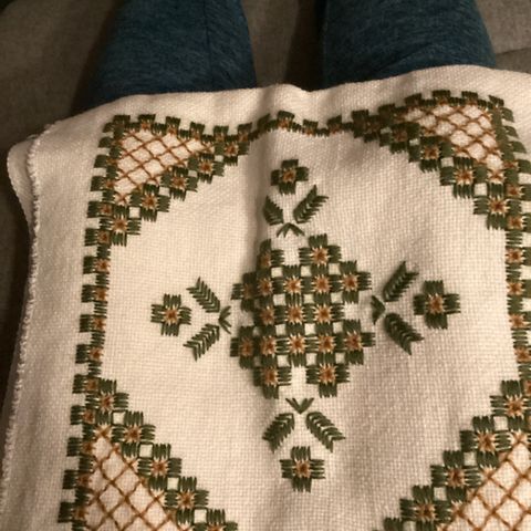 Nydelig brodert putetrekk