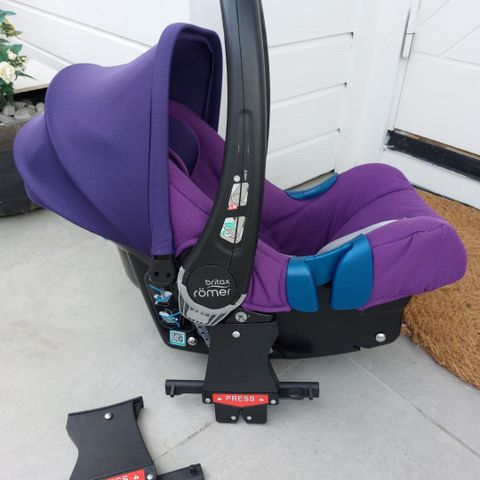 Bilsete britax brukt i ca 1 år med base og adapter