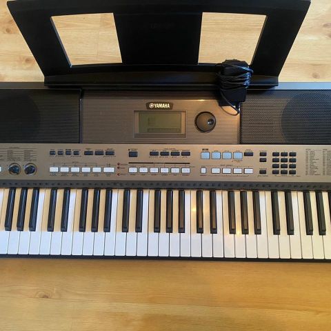 Yamaha PSR E443