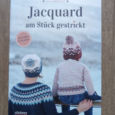 Jacquard am Stück gestrickt