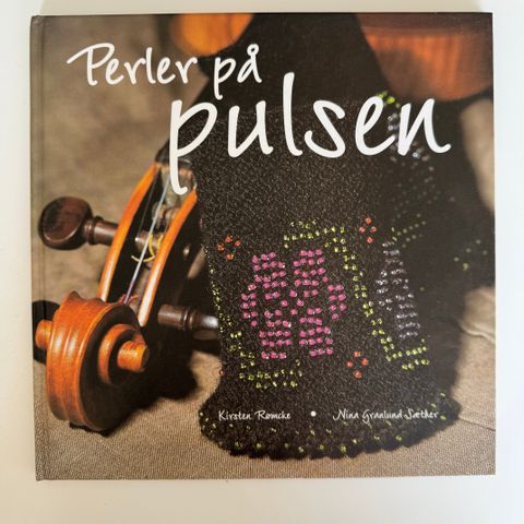 Hobbybok/Strikkebok: «Perler på pulsen» Nina Granlund Sæther, Kirsten Rømcke