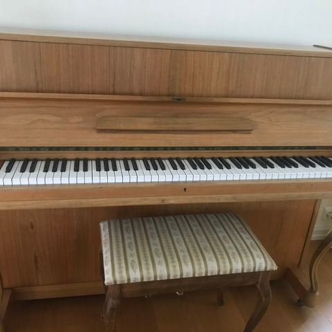 Piano «Grøndahl» gis bort