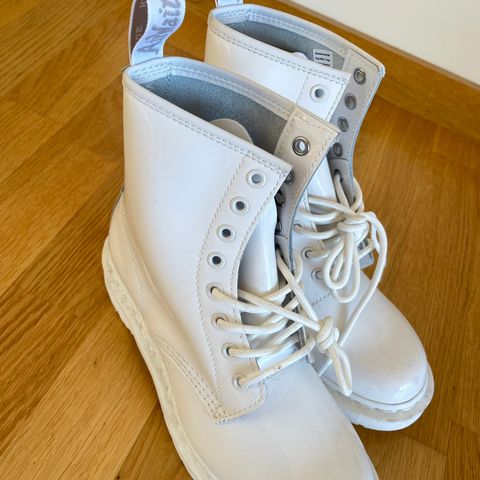 Dr. Martens Snørestøvletter - white