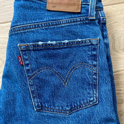 Levis 501 cropped str. 29/28