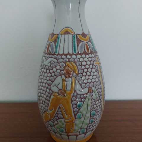 Morsom vase 25 cm høy.