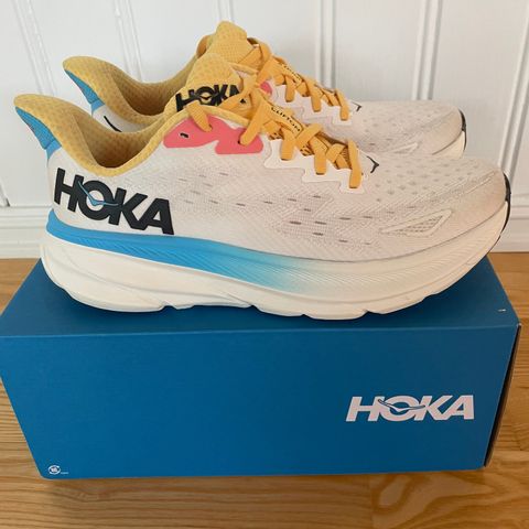 Som nye! Hoka Clifton 9, str. 38 2/3 selges.