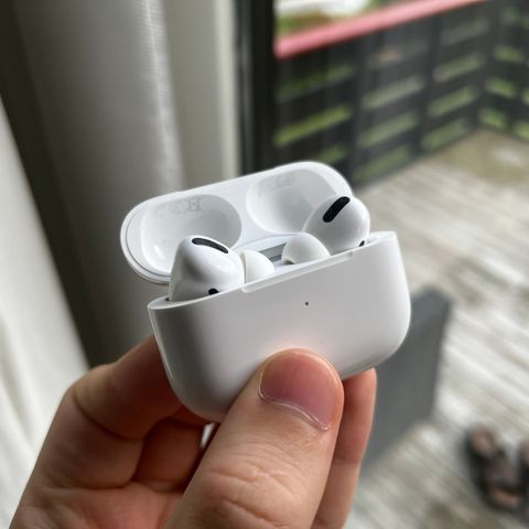 Svært pent brukte AirPods Pro selges!