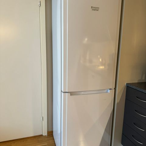 Hvitevarer: kjøleskap/kombiskap - oppvaskmaskin - komfyr