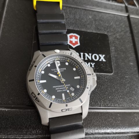 Victorinox INOX pro diver Titanium Black dial Paracord