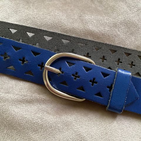 Vintage belte kongeblått med sølvfarget spenne og stjernemønster ca 95cm / 3cm