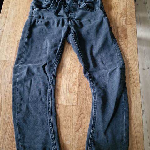 Svart jeans str. 122