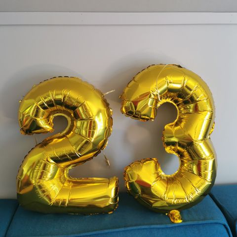 Gull folie ballonger i tallet 2 og 3. Bra for fest!
