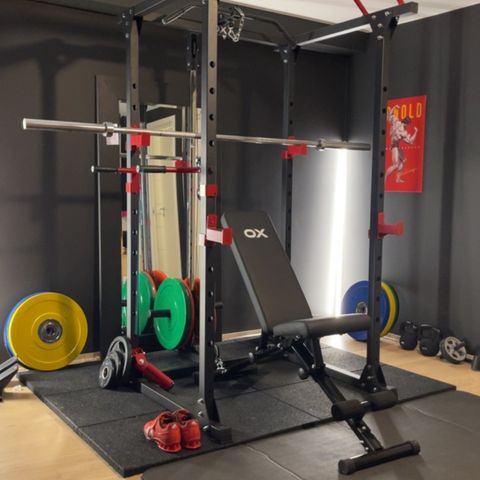 Power rack/knebøystativ, stang med vekter og støtmatter