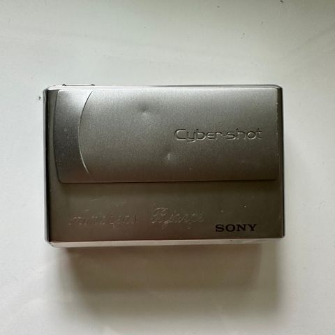 Sony Cybershot 5.0 Mega pixels RESERVERT