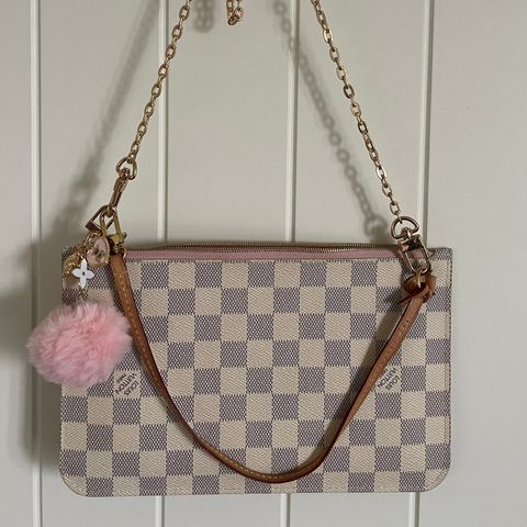 Louis Vuitton neverfull pochette